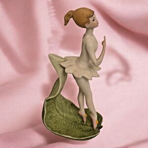 CYBIS Porcelain “Tinker Bell” Figurine 7” Tall  Beautiful Detail Wings Missing